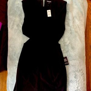 EXPRESS Black dress with body contour perfect for that night out